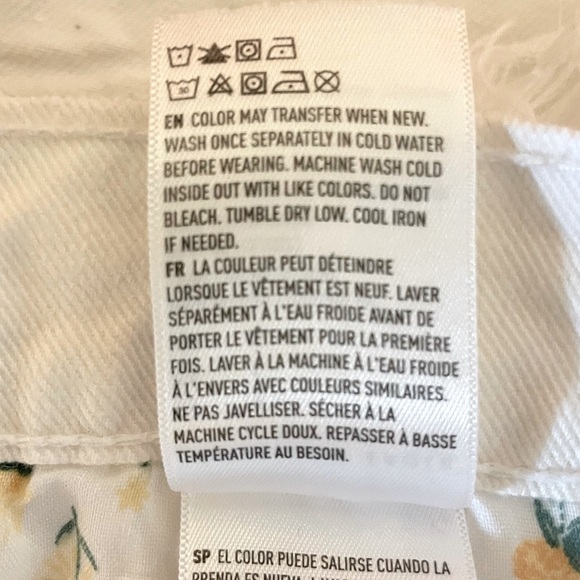 American Eagle White Distressed Short Shorts, Size 4 - Picture 11 of 11